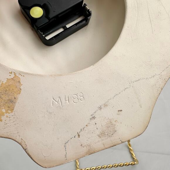 Vintage Clock Sea Shell Pattern With Gold Colored Hands 11” x 9.5” - Picture 2 of 6